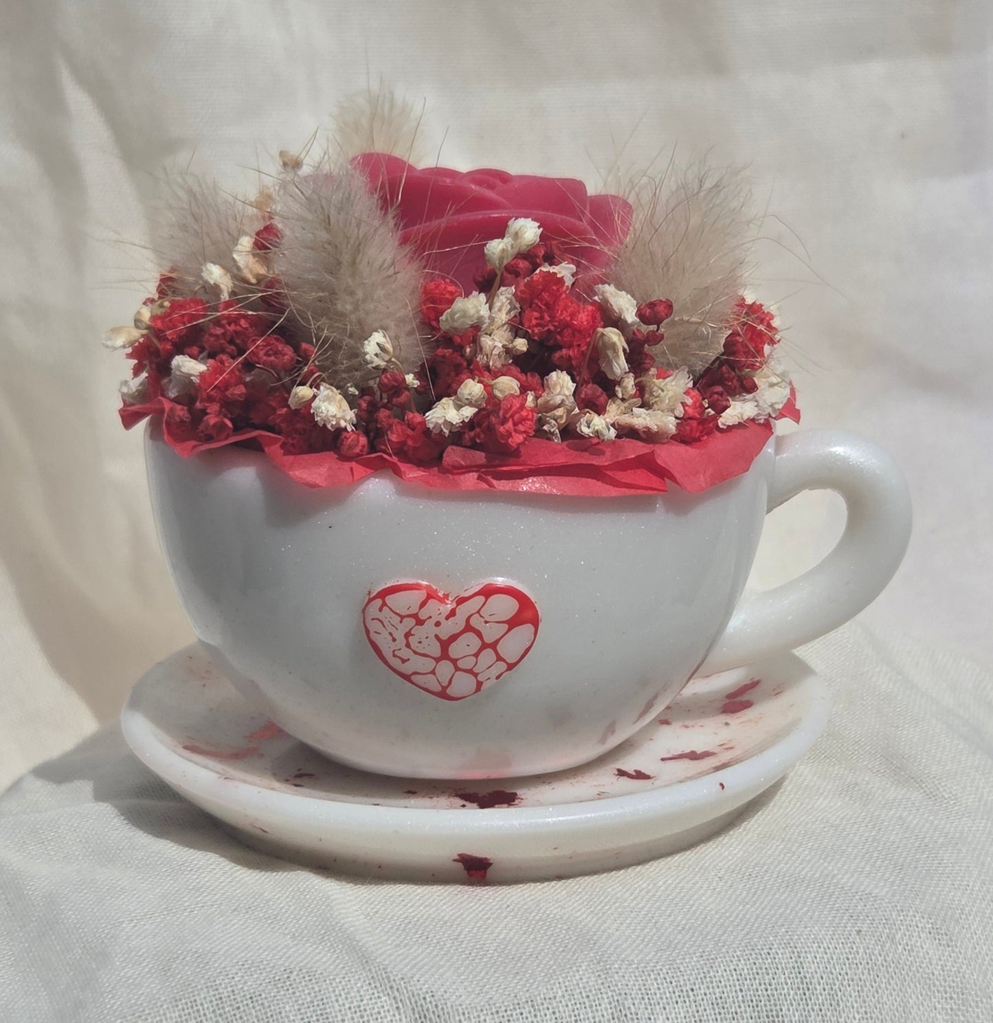Tasse fleurie avec sa rose en fondant (senteur Cerise noire explosive)